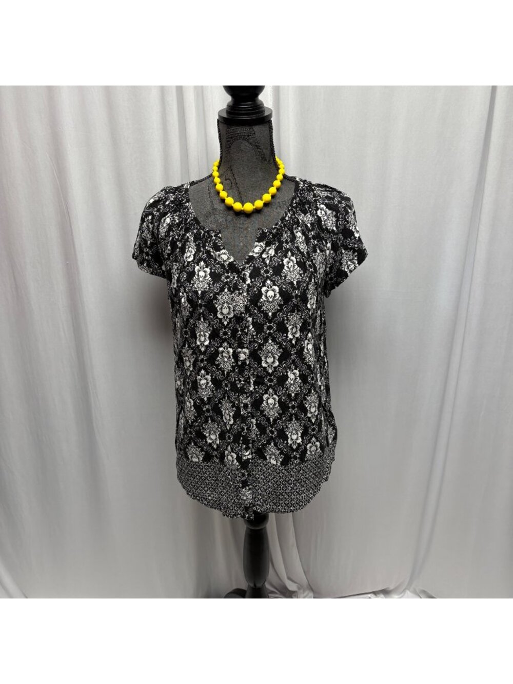 Faded Glory Black White Floral Blouse Womens Size Large 12-14 Short Sleeve Top